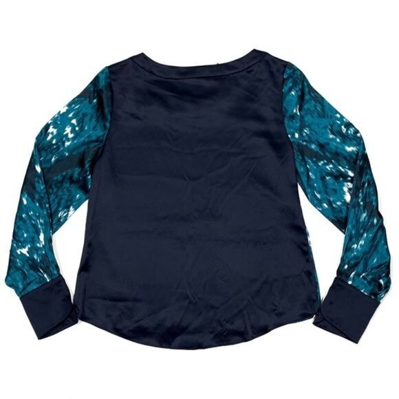T Tahari Thanielle Watercolor Pattern Blouse in Zenith Blue Size Petite Small - Picture 3 of 10